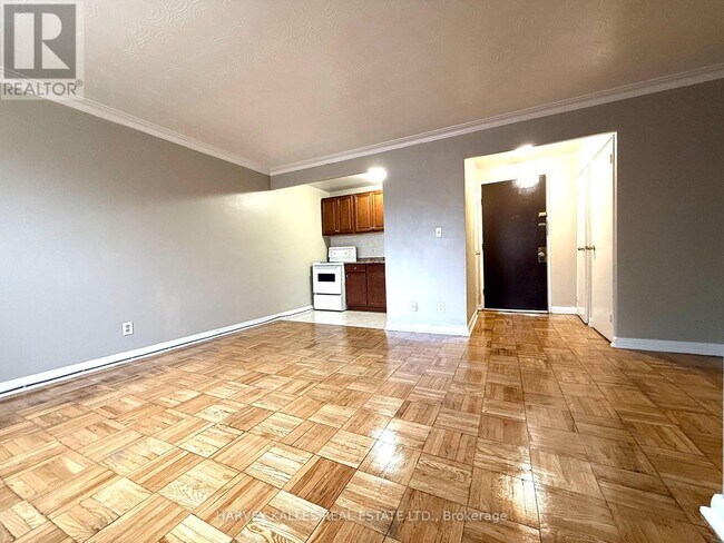 Photo du bâtiment - 1490 Eglinton Ave W