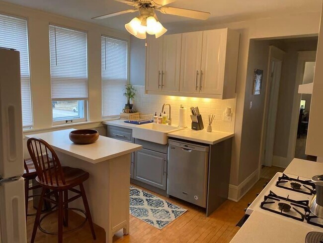 Foto del edificio - 6904 W Lloyd St