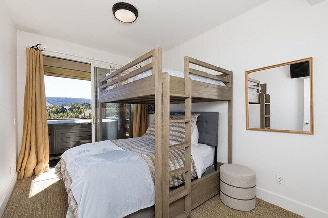 Foto del edificio - 7 Saddle Ridge Rd