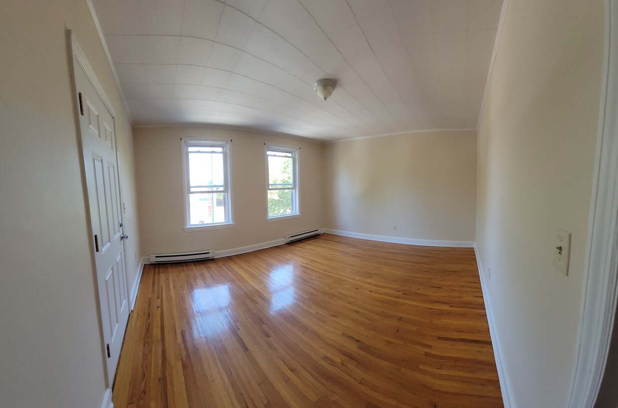 Bedroom - 61 E Franklin St