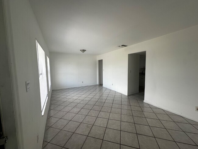 Foto del edificio - 1157 S Loop Blvd