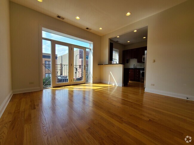 Building Photo - 3335 N Halsted St