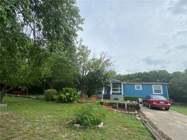 Foto del edificio - 21600 Lindeman Ln