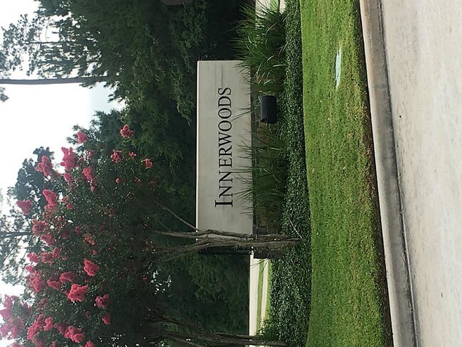 Foto del edificio - 7 Innerwoods Pl