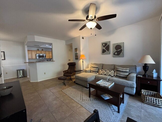 Foto del edificio - Ground level, Furnished 1bd Condo