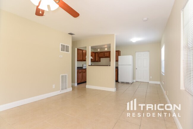 Foto del edificio - 10678 105th St