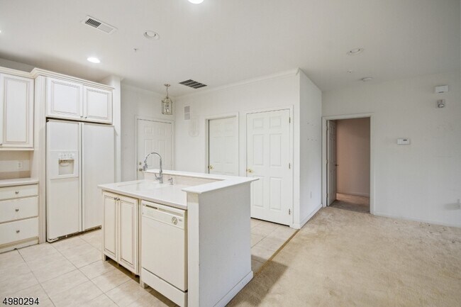 Building Photo - 33 Ridgeview Ln
