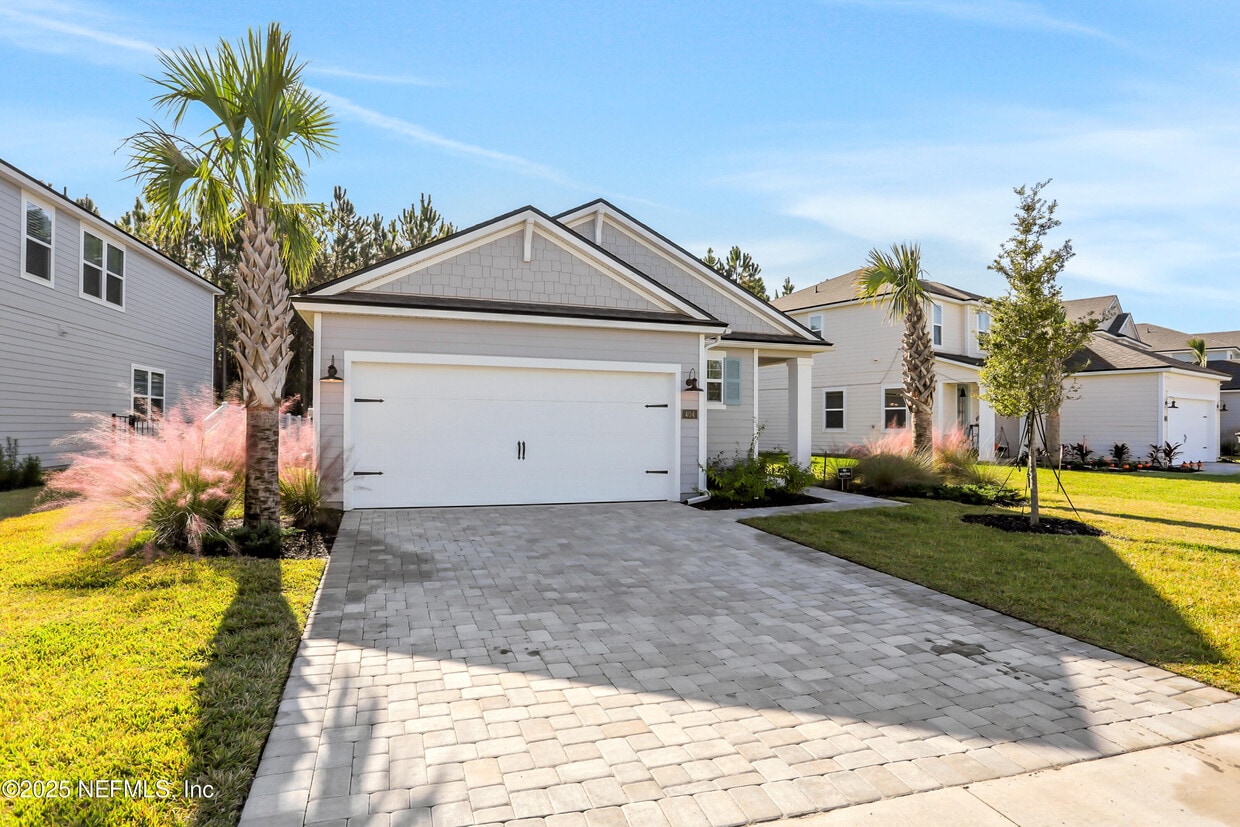 Foto principal - 404 Thistleton Wy