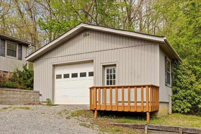 Building Photo - 429 St Simon Trail