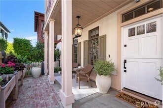 Building Photo - 2582 Bungalow Pl