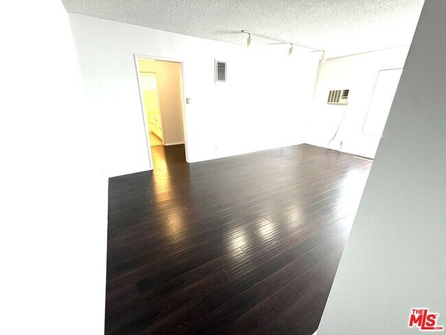 Foto del edificio - 11570 Nebraska Ave