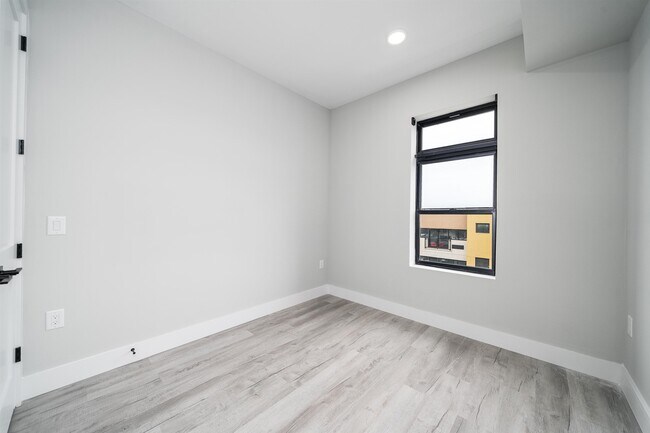 Foto del edificio - 187 Culver Ave