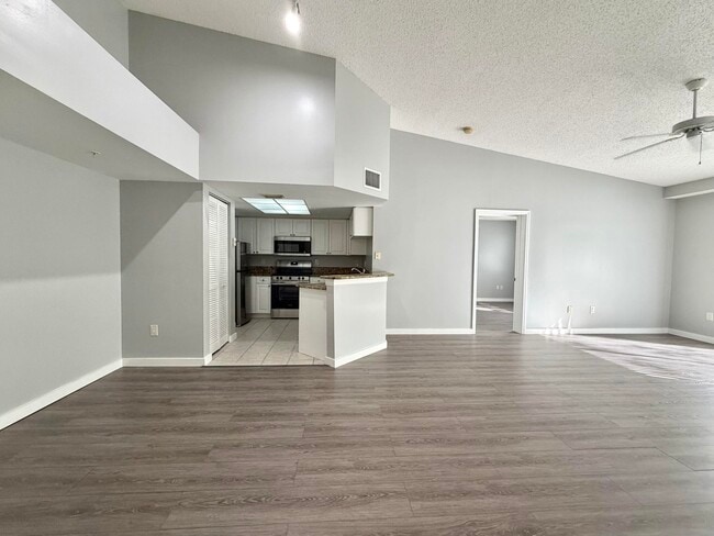 Foto del edificio - 1100 Crestwood Ct S