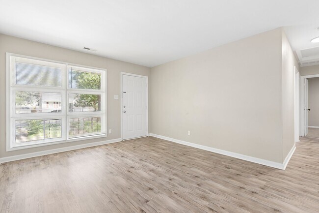 Foto del edificio - 211 Woodview Ave