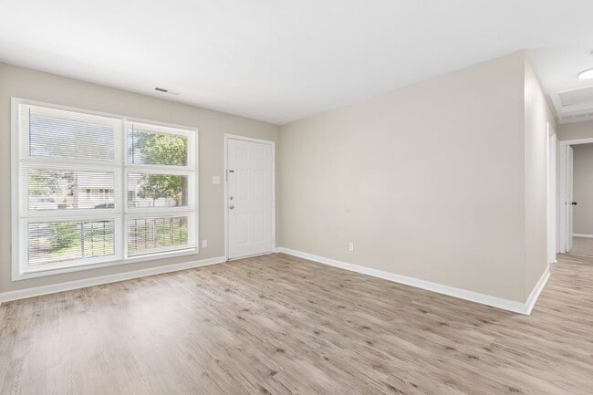 Building Photo - 211 Woodview Ave