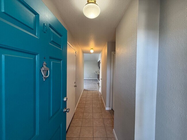 Building Photo - Moonstar &amp; Temescal Duplex