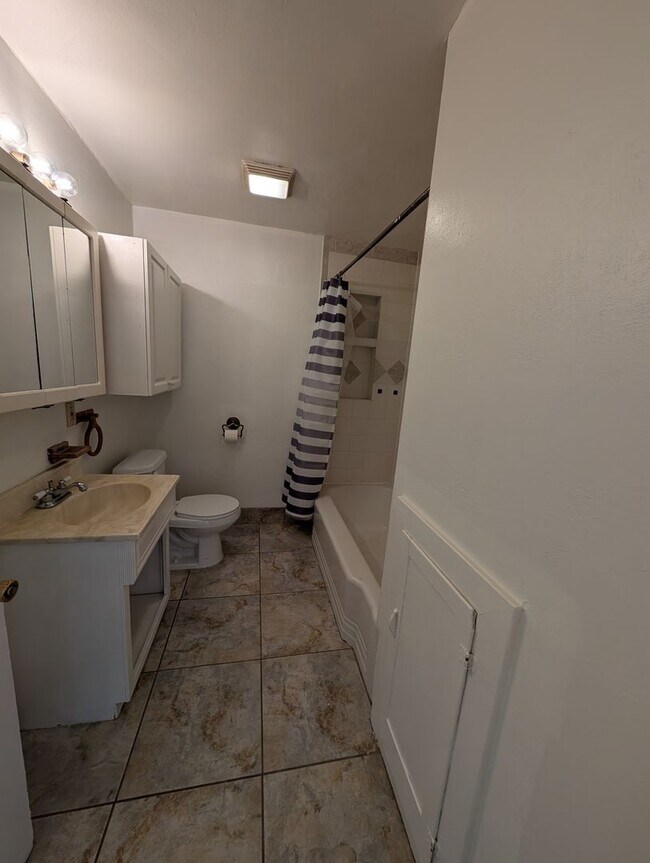Foto del edificio - 3 Bedroom 1 bath house