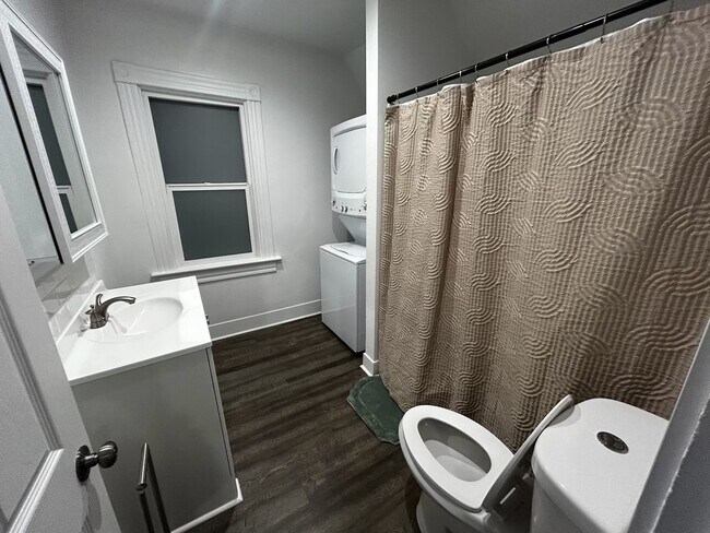 Foto del edificio - 2215 W Broadway Ave