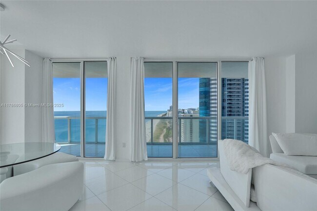 Foto del edificio - 6365 Collins Ave