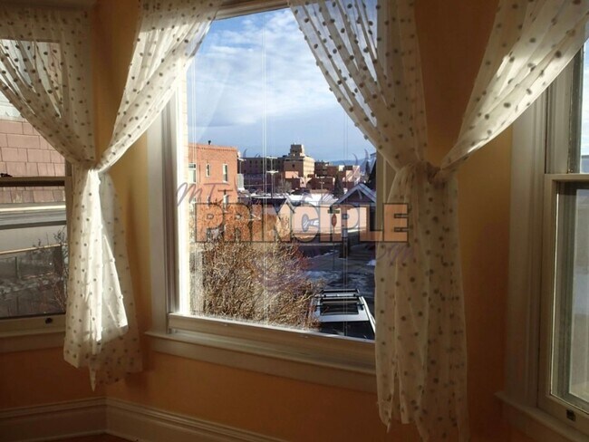 Foto del edificio - 805-807 W Galena St
