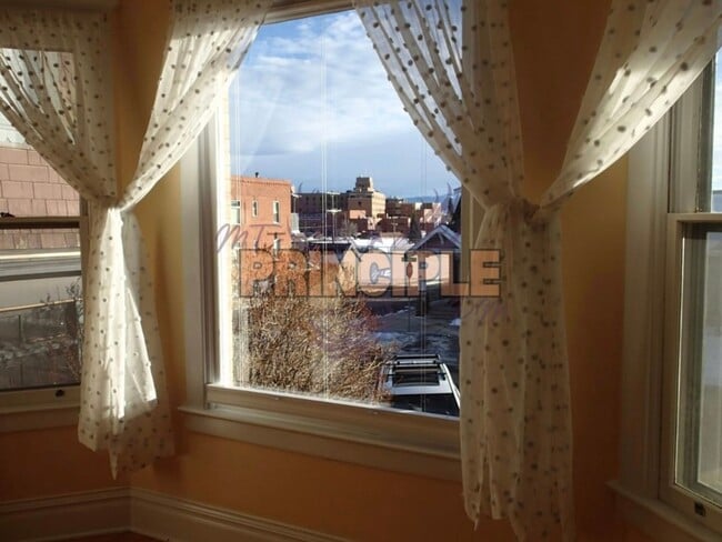 Building Photo - 805-807 W Galena St