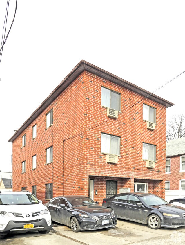 Primary Photo - 6120 166th St