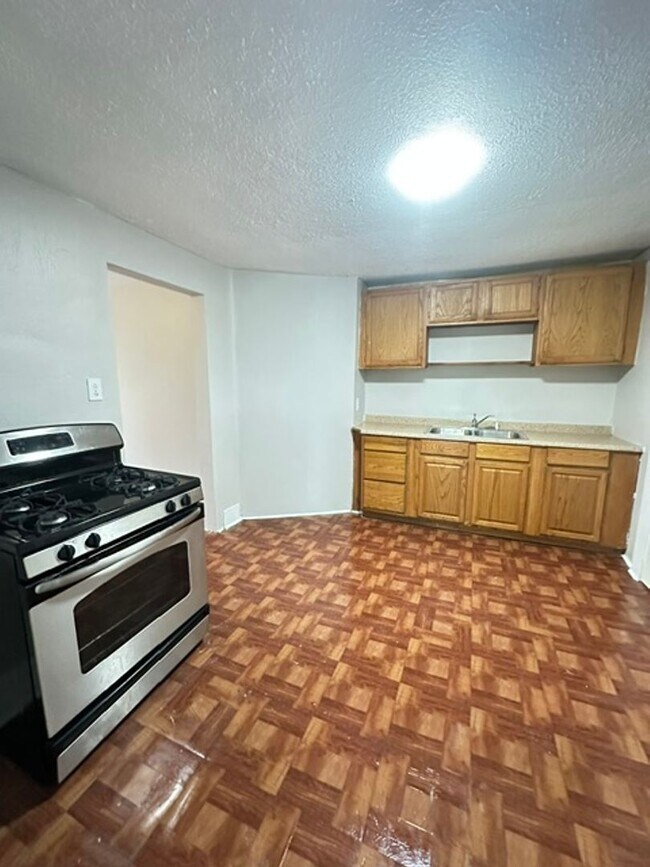 Foto del edificio - 717 E 35th St