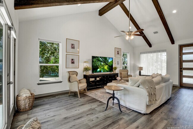 Building Photo - 945 Stagecoach Dr