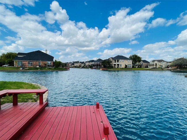 Foto del edificio - 14303 Tasmania Ct