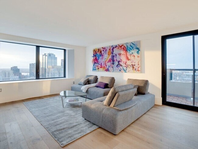 *Pictures are representative samples of the advertised unit. In some cases, the actual units you to - 40 Rowes Wharf