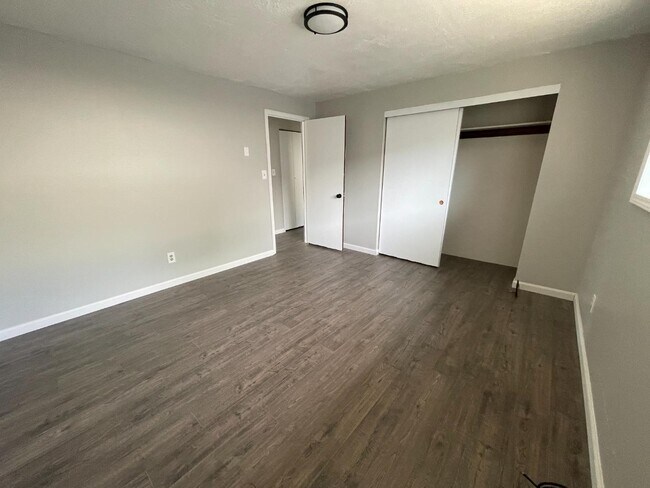 Foto del edificio - 577 N Laurel St