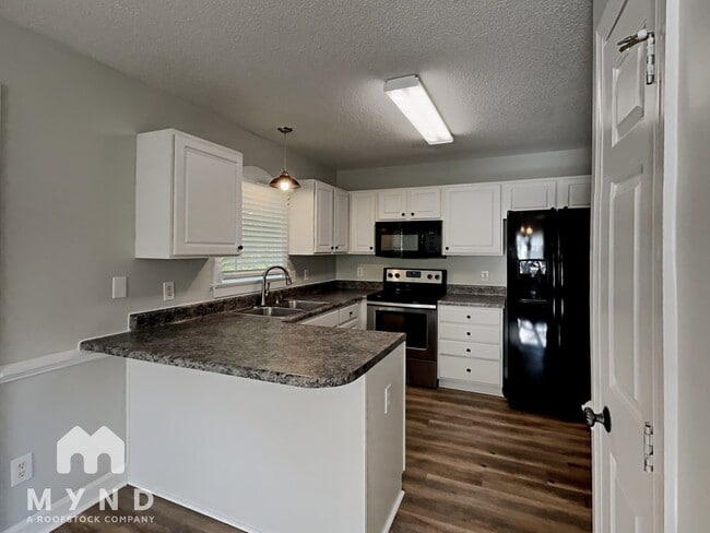 Building Photo - 405 Helleri Ct