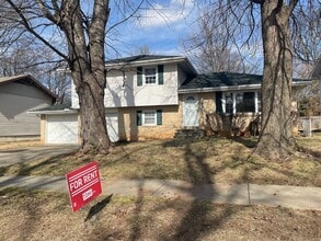 Building Photo - 1051 E Rosebrier St