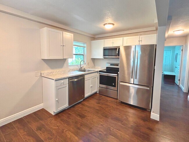 Foto del edificio - Back unit of large Duplex in Central Oak P...