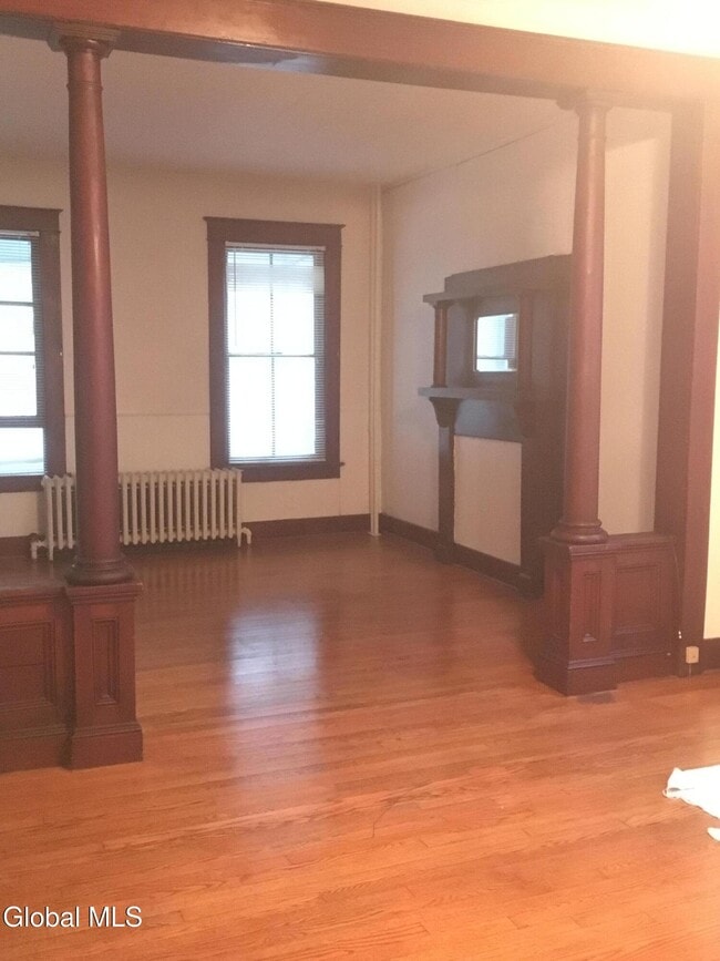 Building Photo - 307 Broadway