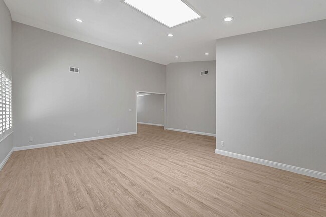 Foto del edificio - Remodeled 3-bedroom 2-bathroom Evergreen Home
