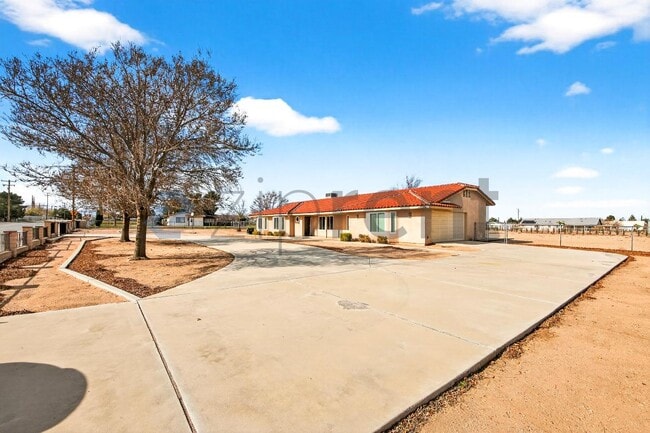 Building Photo - 15380 Mission St