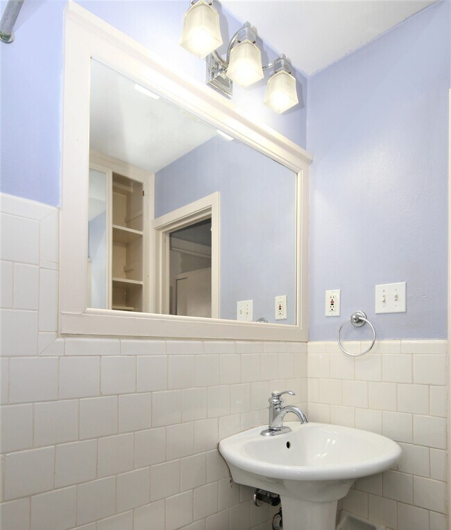 Foto del edificio - 4719 Oakshire Dr