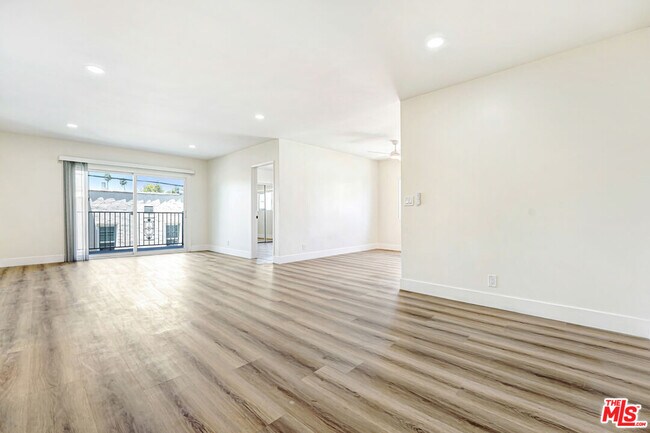 Foto del edificio - 8208 Romaine St