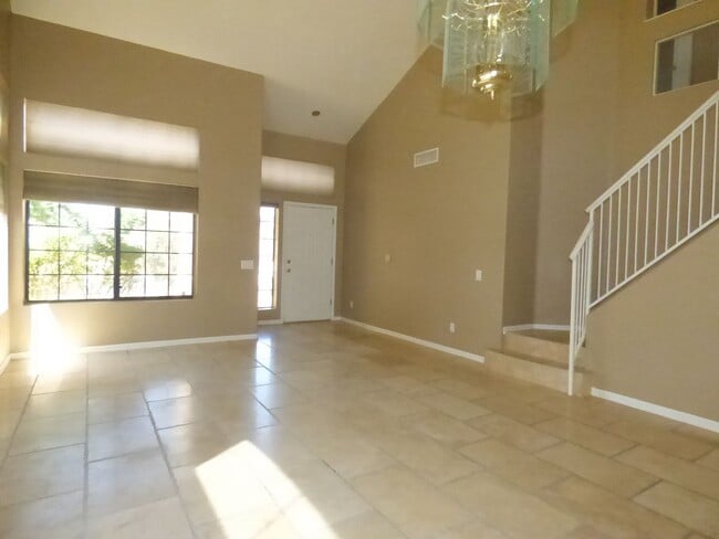 Foto del edificio - Gated community in convenient location!