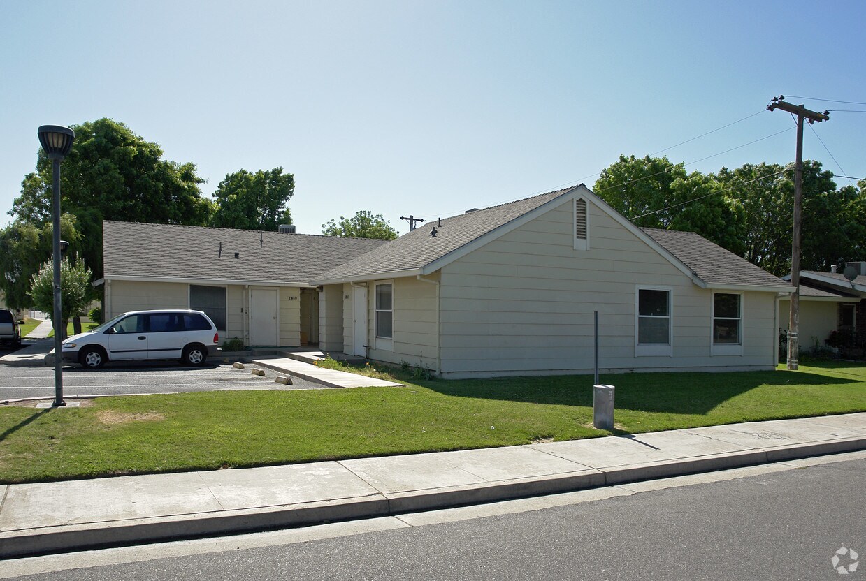 Foto del edificio - 2860 Crest1 Rd