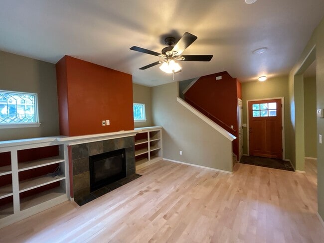 Building Photo - 3 Bedroom / 2.5 Bath Home in SW Redmond