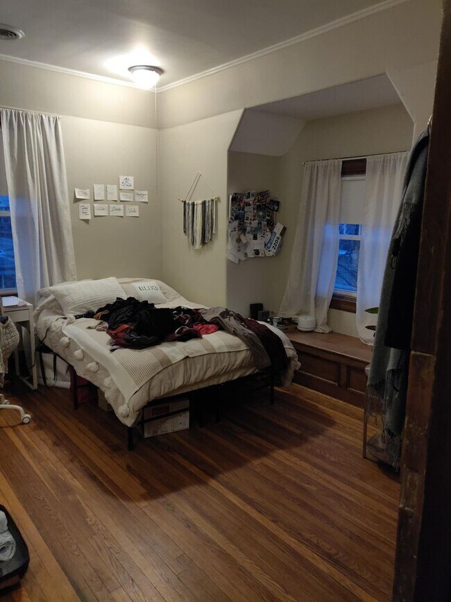 Foto del edificio - 4bed 3 bath townhouse in Newtonville is available now