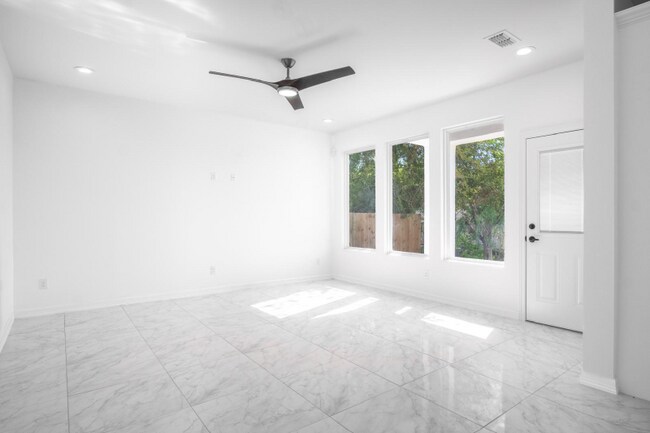 Foto del edificio - 2701 Harmony St