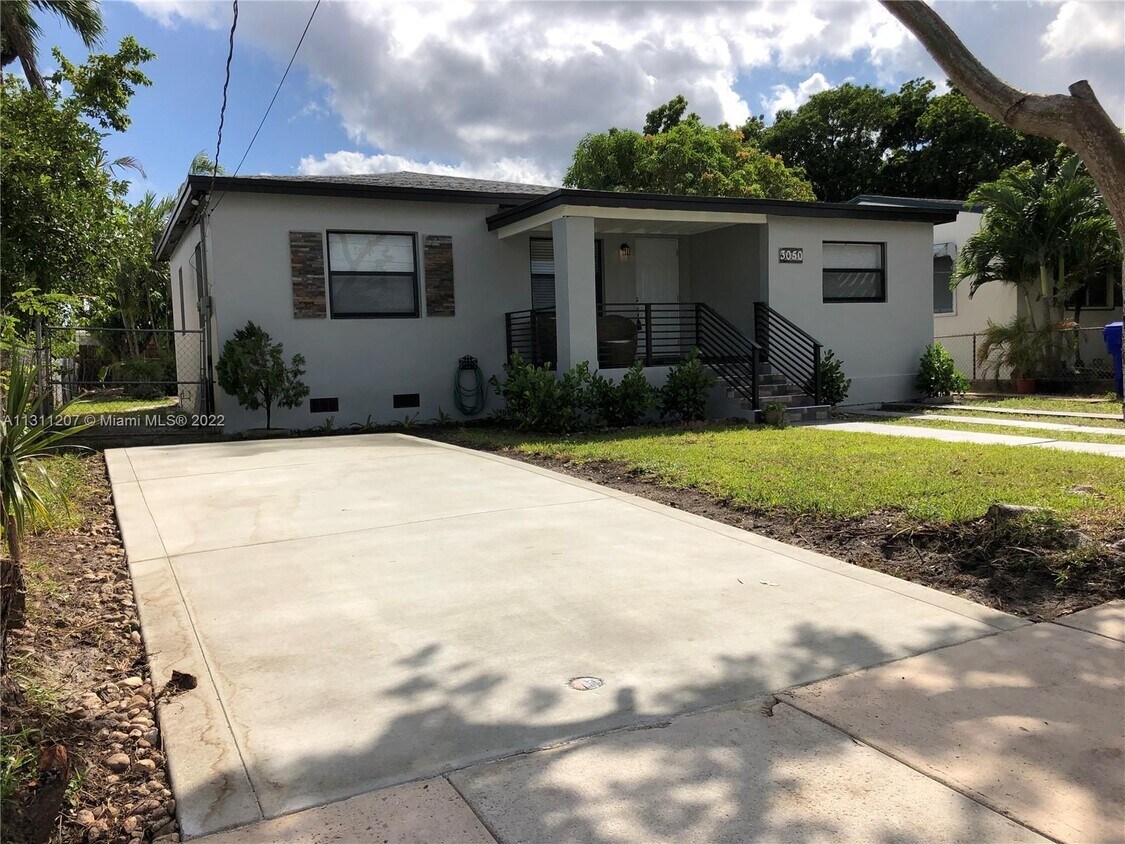 3050 NW 1st St Miami Fl 33125 - 3050 NW 1st St   Miami Fl 33125