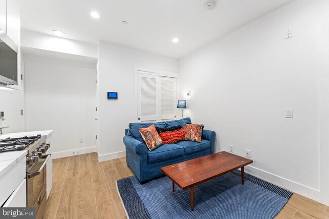 Foto del edificio - 1775 Swann St NW