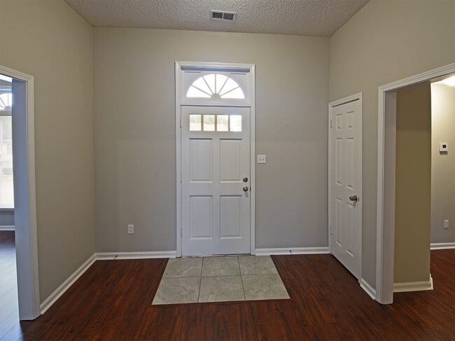 Photo - 3 Bedroom, 2.5 Bathrooms Near S Germantown and E Shelby Dr House