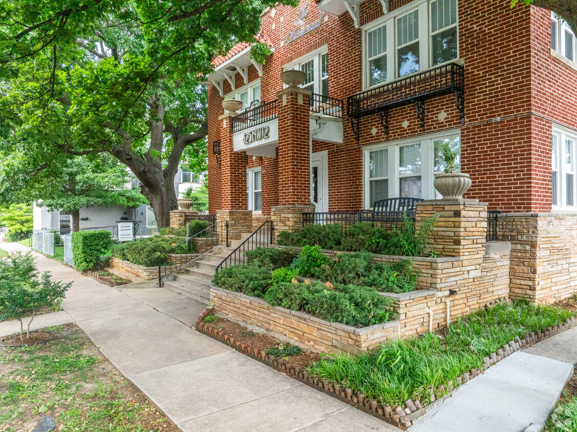 Primary Photo - Claremont Apartments