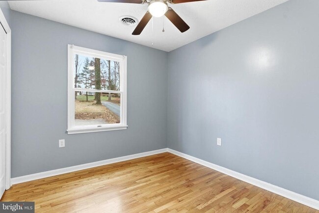 Foto del edificio - 122 Stuart Dr