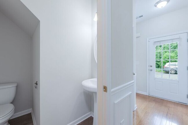 Building Photo - 3044 Bernauer Trce